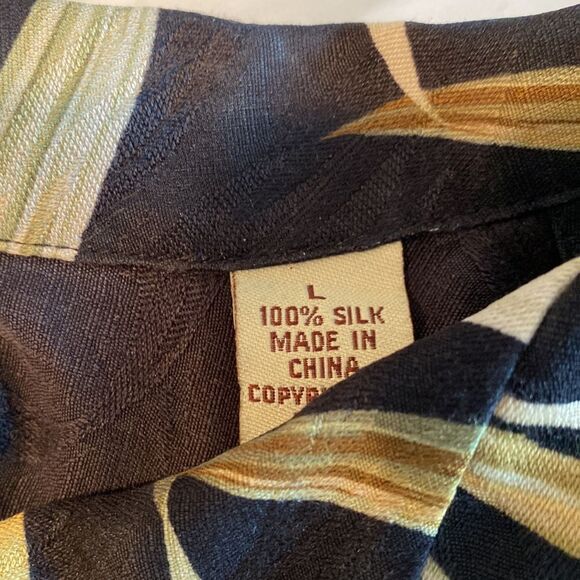 Tommy Bahama Large Casual Button Down Short Sleeve Shirt Floral Pattern - Picture 6 of 6